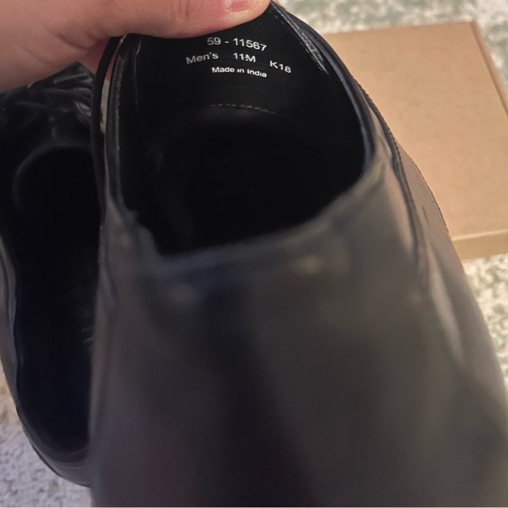 Classic Black Leather Men's Dress Shoes - Picture 6 of 8